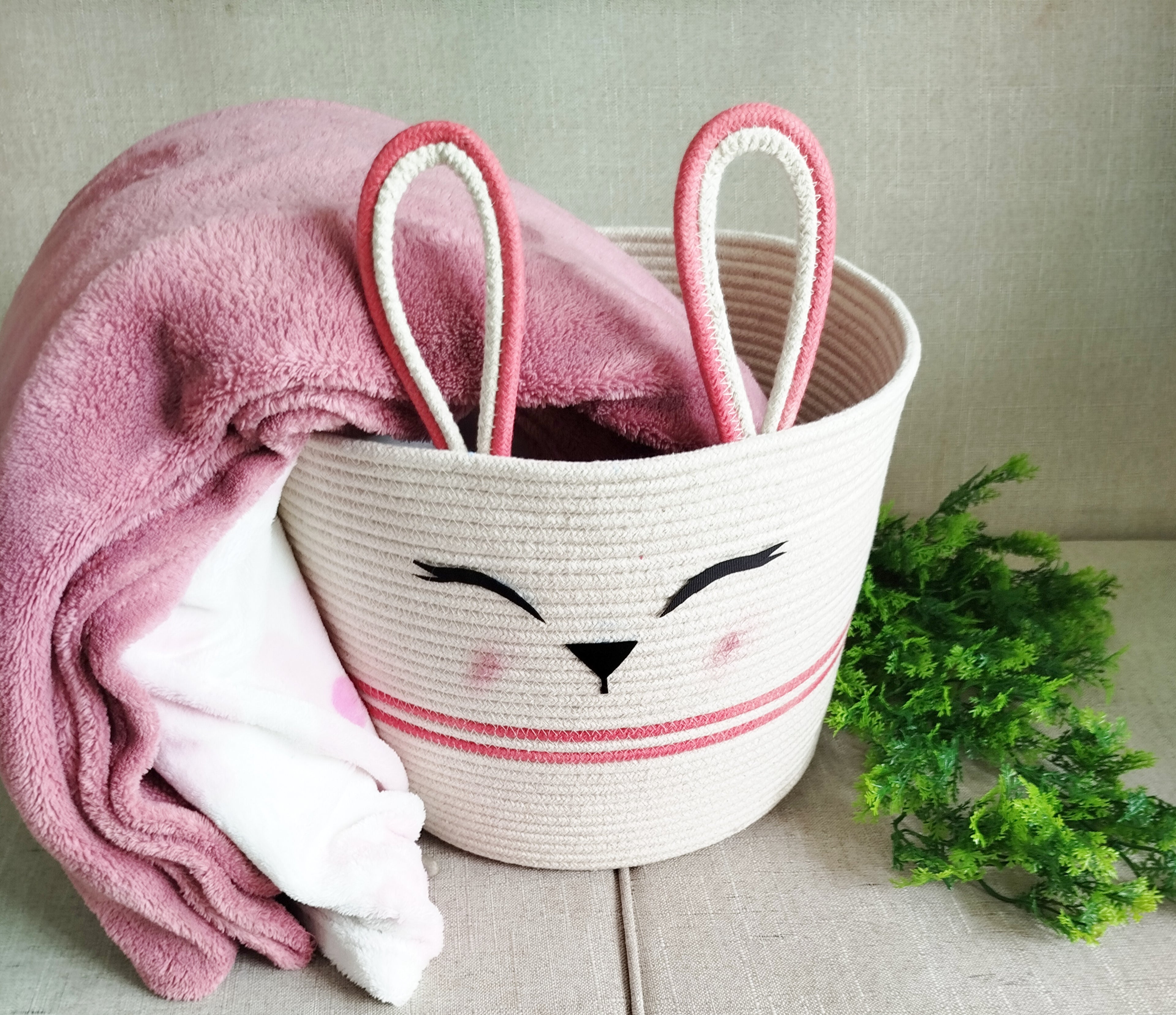 Bunny ear medium basket