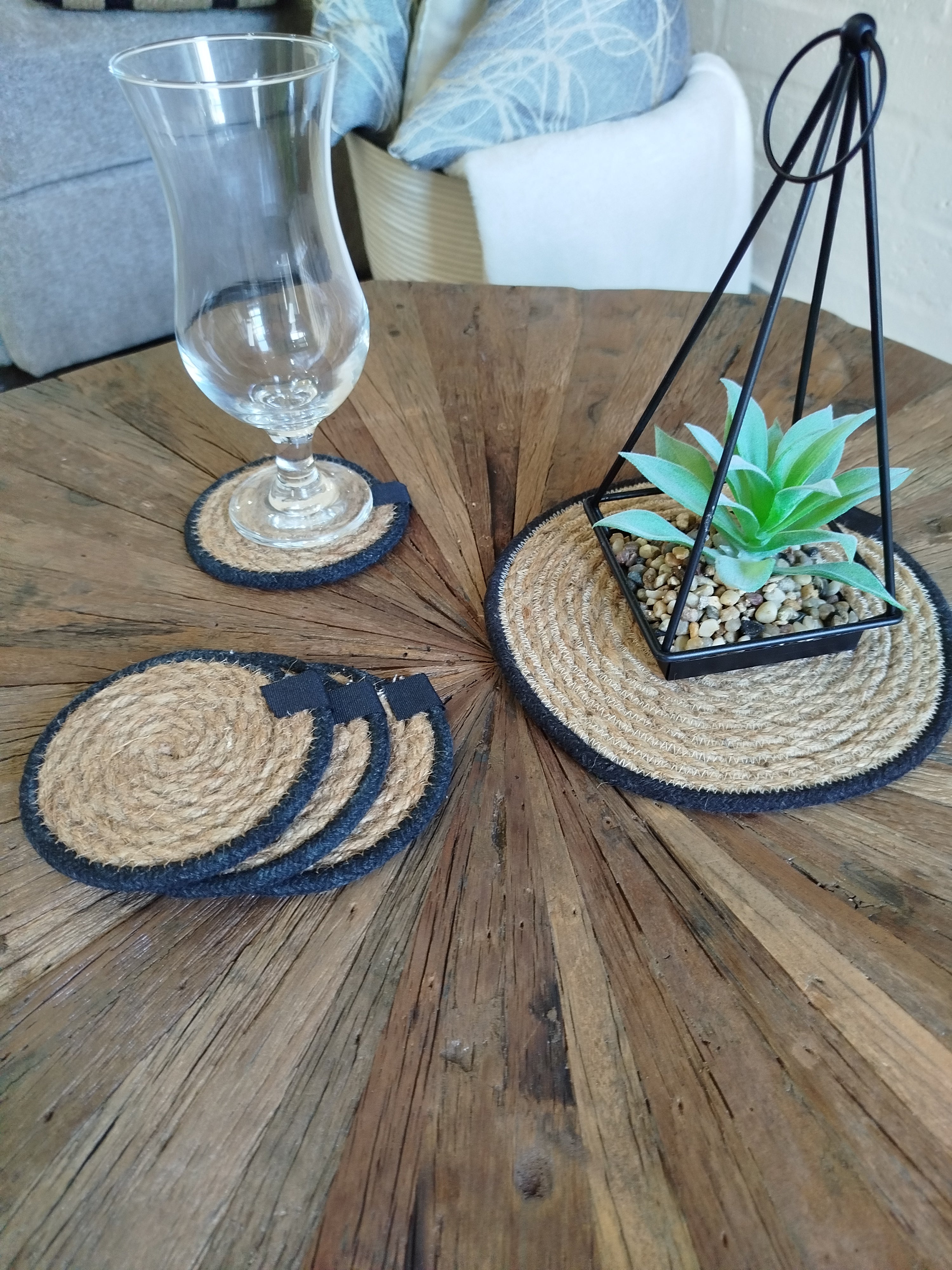 Set of Jute and black lining coasters