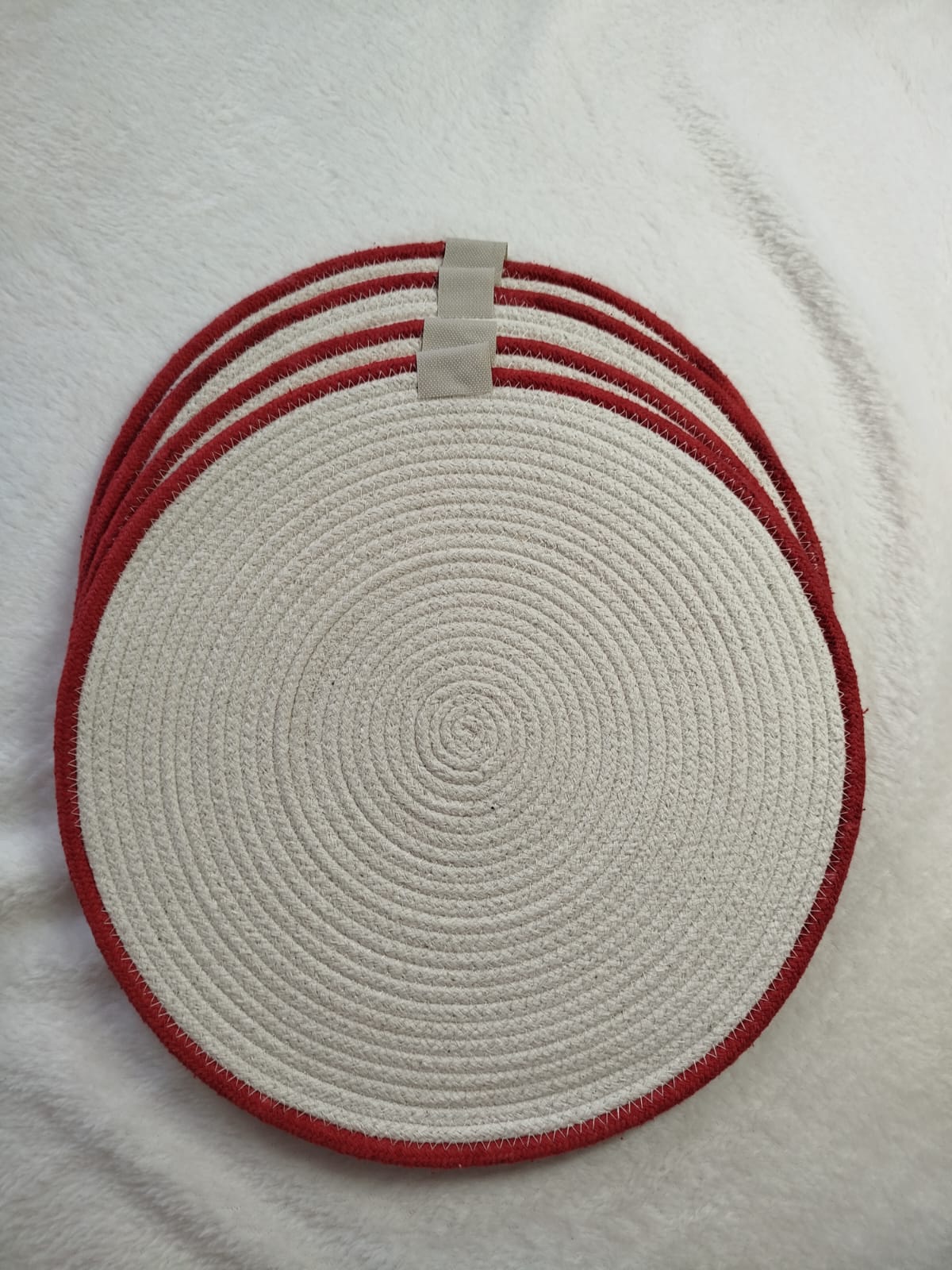 Set of 4 placemats Red lining