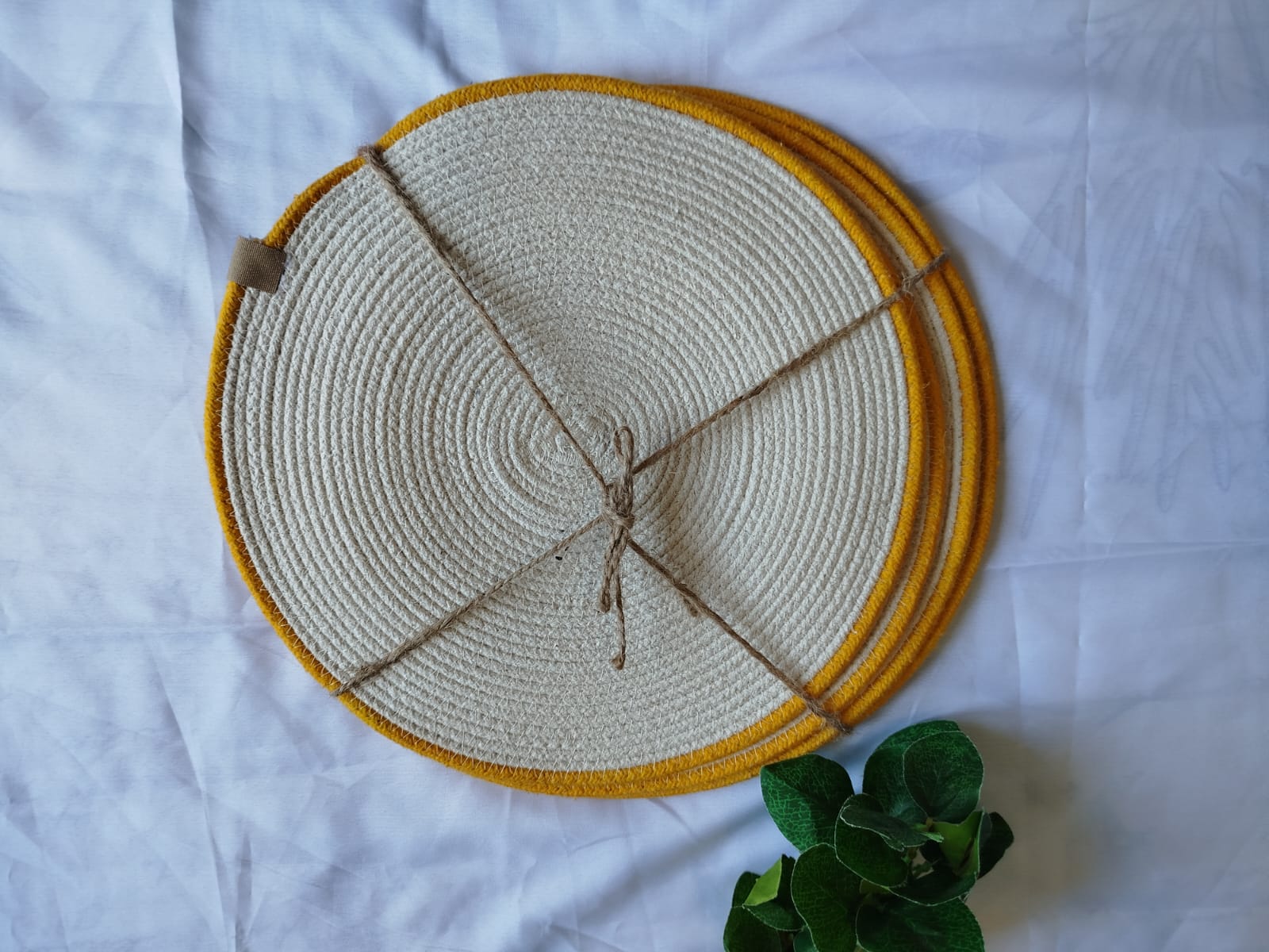 Set of 4 placemats yellow lining