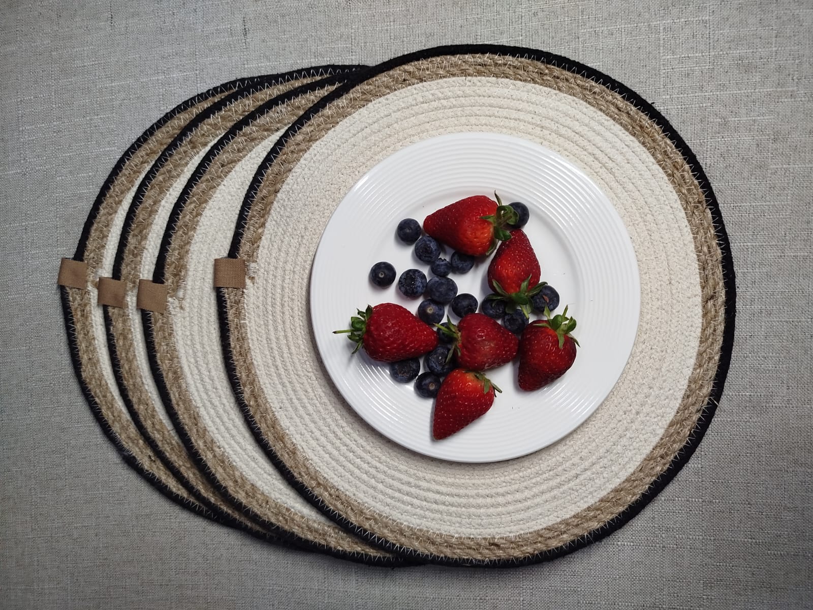 Set of 4 placemats Jute and Black lining