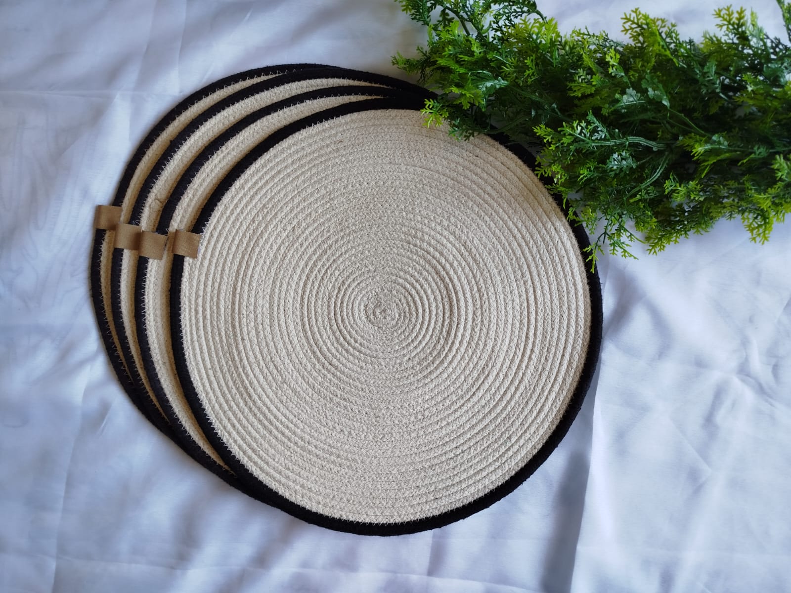 Set of 4 Black lining Placemats