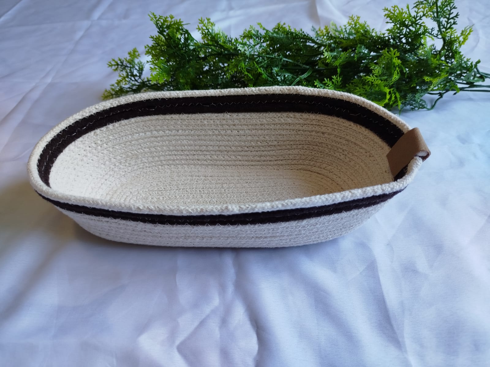 Dark brown lining oval bowl