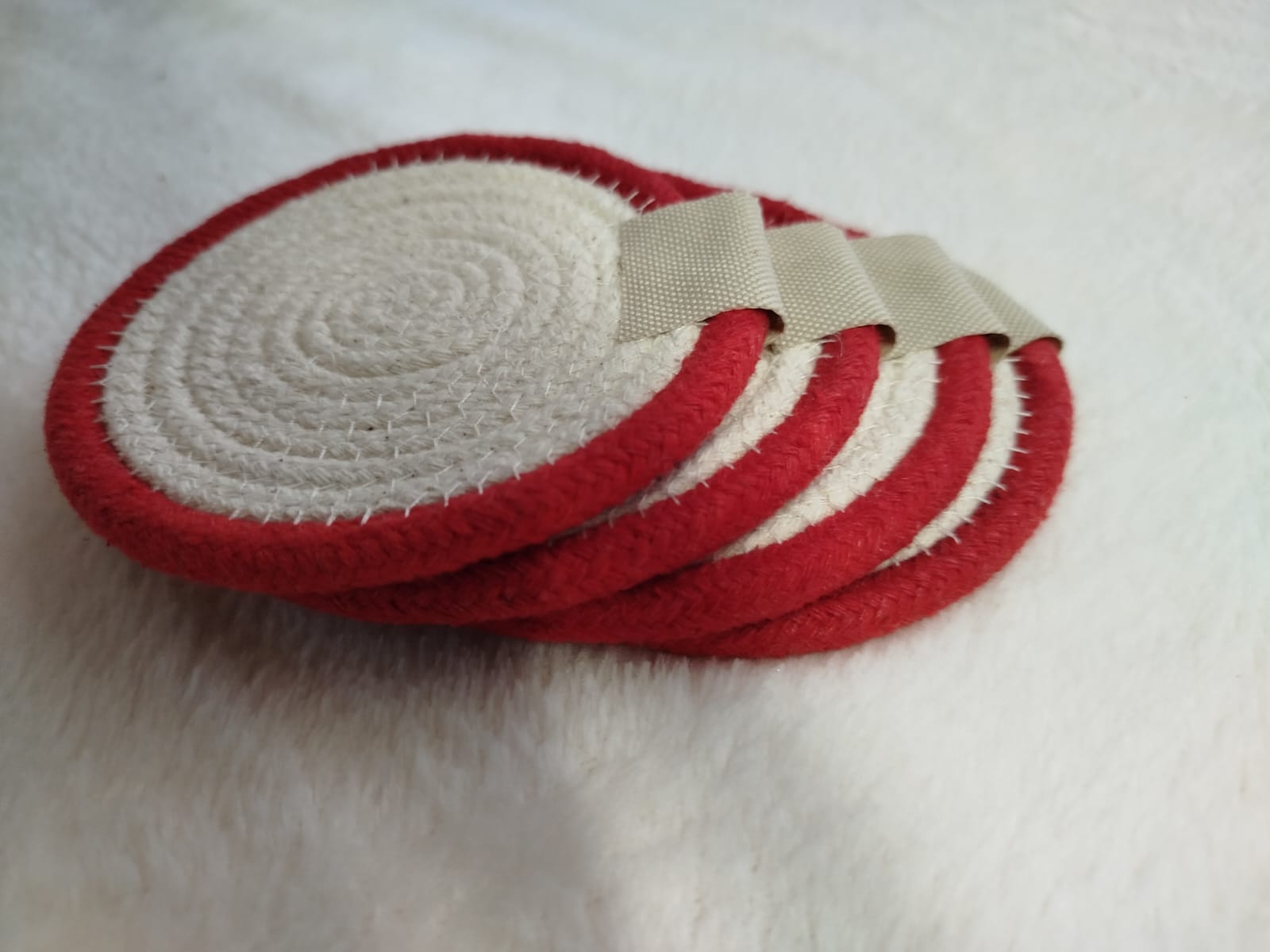 Set of 4 red lining coasters